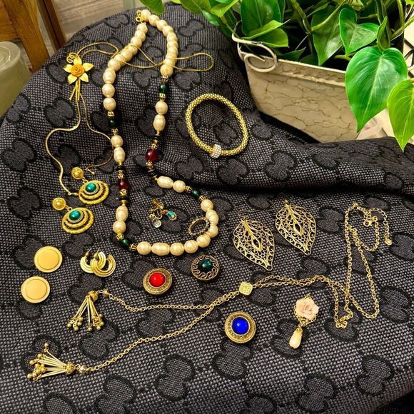 Vintage 2 modern jewelry lot~ Monet, aurora borealis earrings, Baroque pearls - Picture 1 of 8